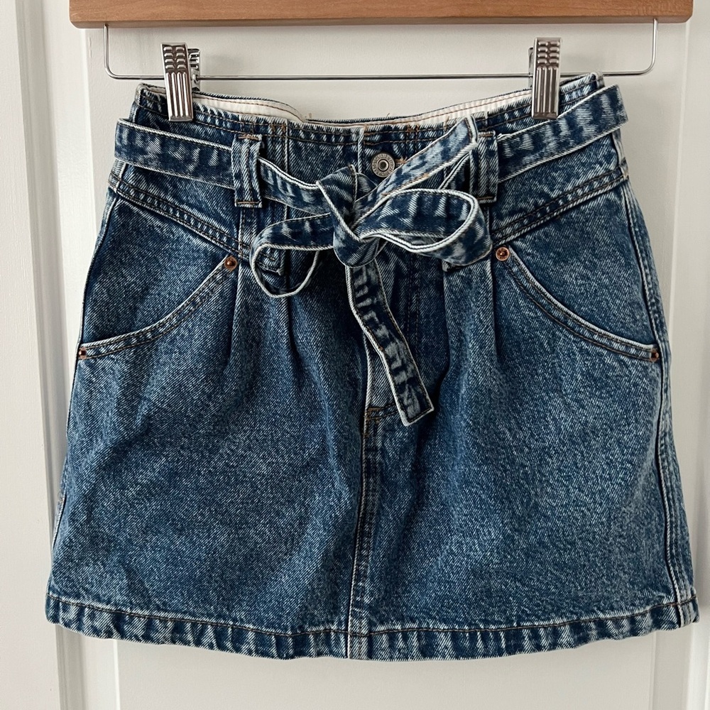Abercrombie & Fitch Natural Rise Denim Skirt with Removable Tie Belt | Size 26/2
